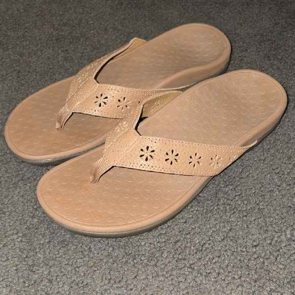 Vionic Tide Shona Leather Flip-Flop Sandals - Picture 1 of 4
